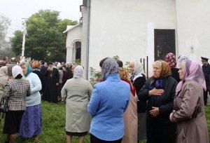 У Турці триває конфлікт між парафіянами та парохом УПЦ МП.(ФОТО) У Турці триває конфлікт між парафіянами та парохом УПЦ МП.(ФОТО)